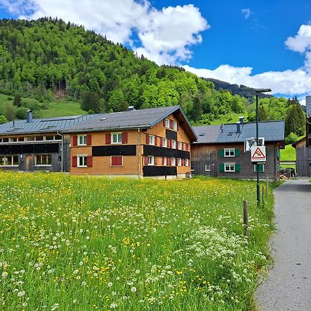 فيلا Familienfreundliches Bregenzerwaelderhaus Au (Vorarlberg) المظهر الخارجي الصورة